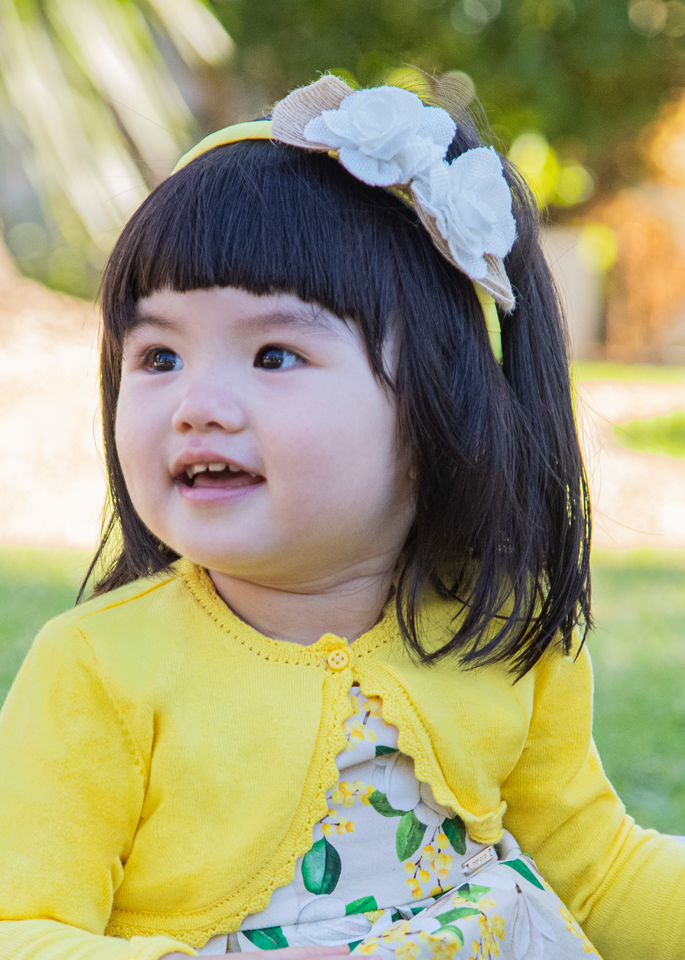 Faixa de cabelo para bebê com aplique floral