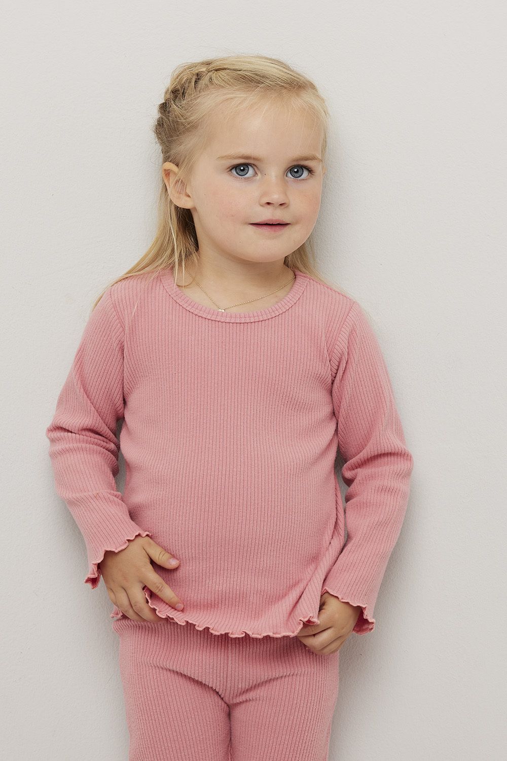 Ribbestrikket genser Mia
