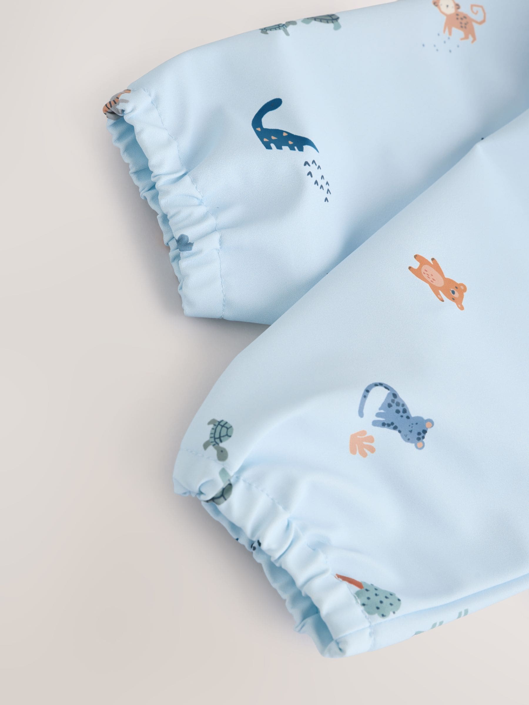 Blauw Dino Jungle - Slabbetje met mouwen voor spenen en voeden