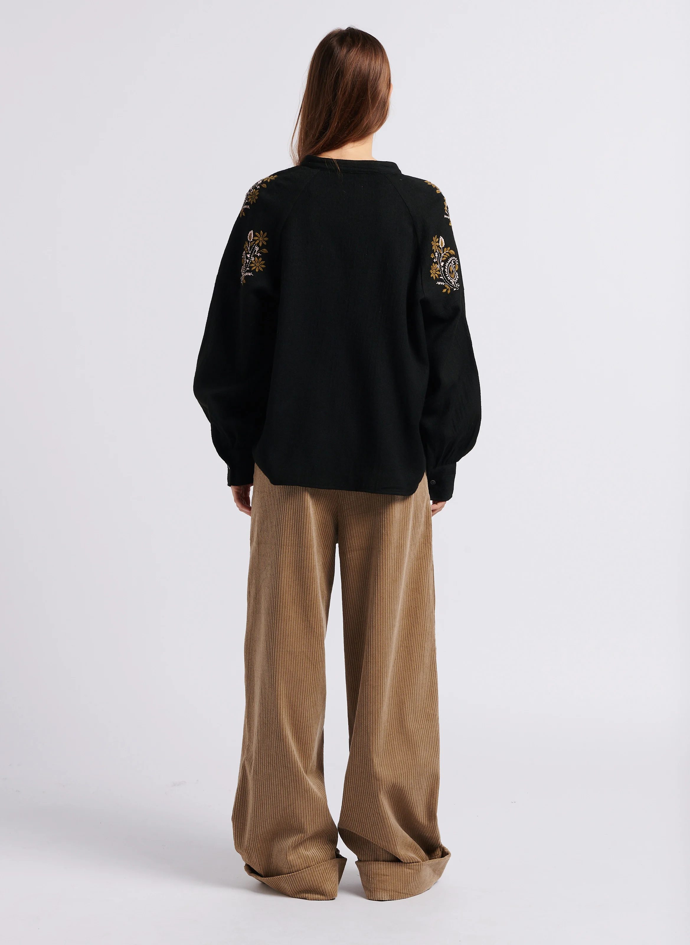 HIPPY - Blouse ample col rond brodée en coton | Noir