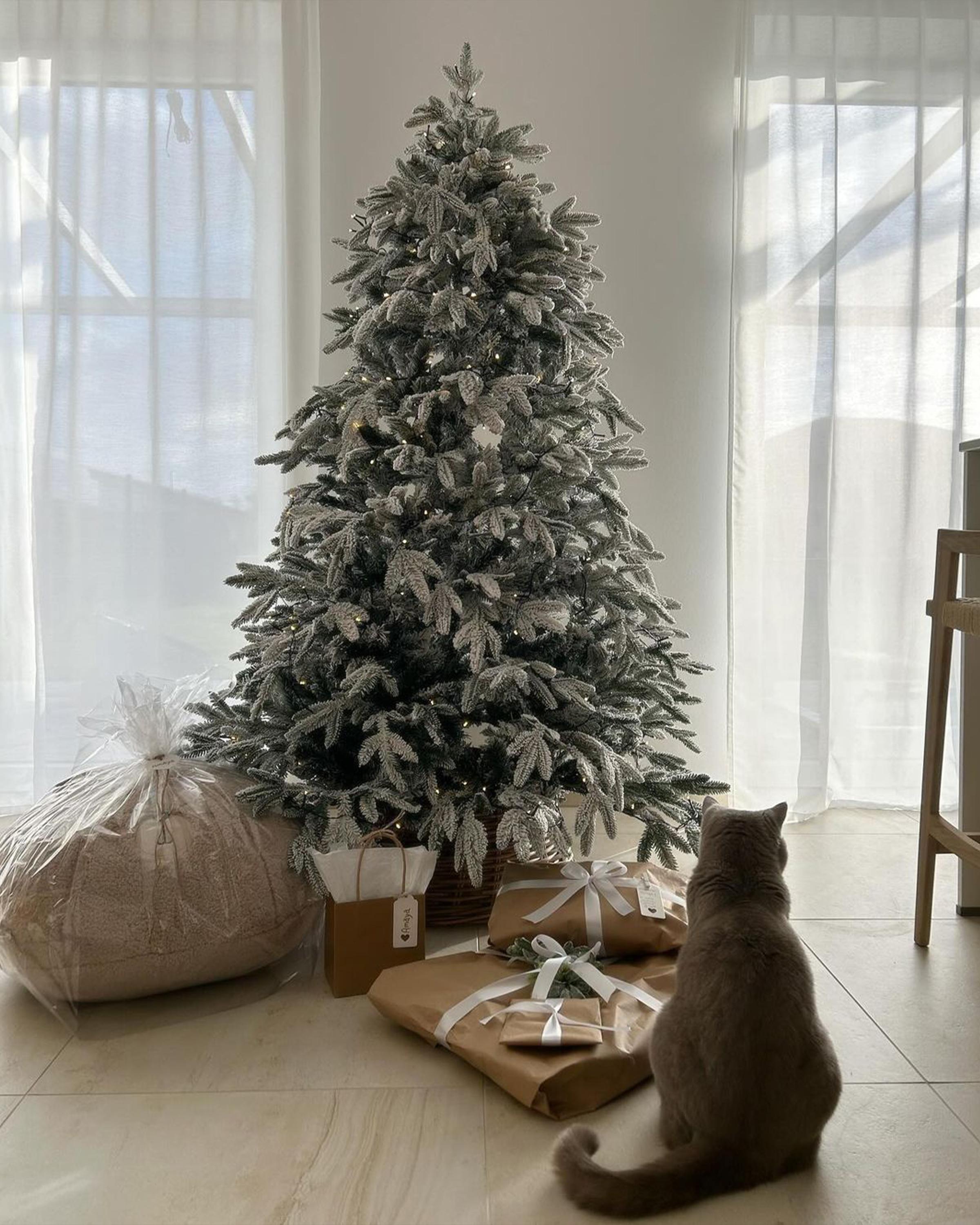 Besneeuwde kunstkerstboom FORAKER 180 cm Wit