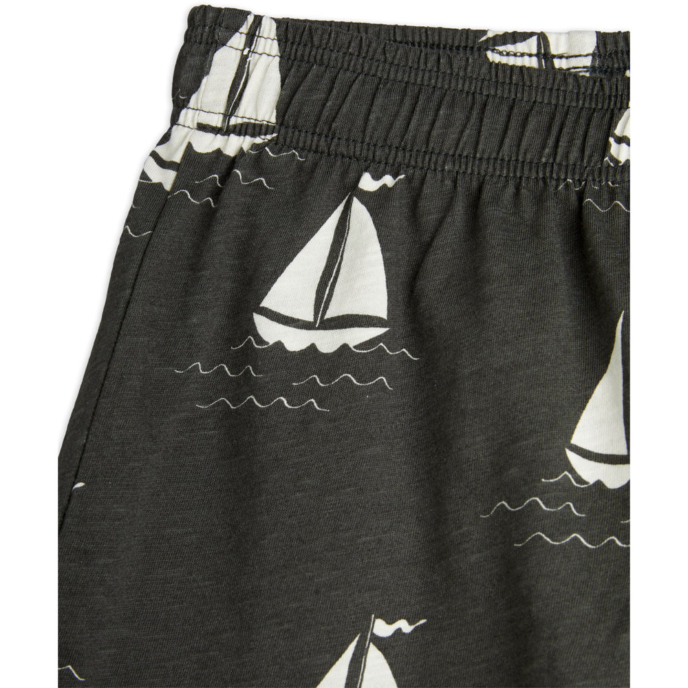 Køb Mini Rodini Grey Sailing Boats AOP Shorts