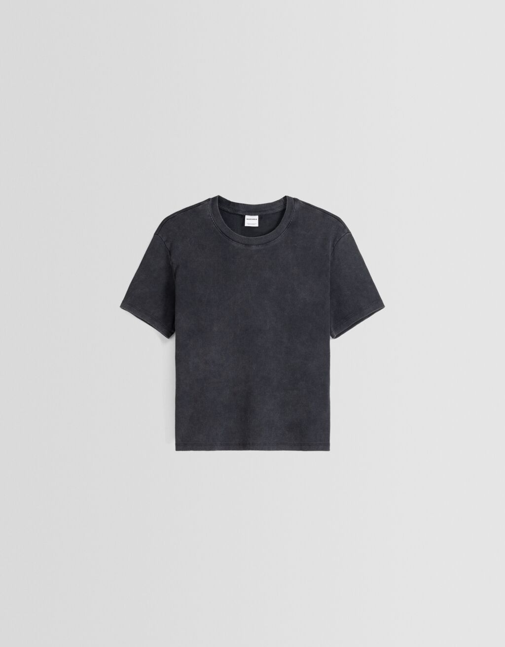 Camiseta cropped de manga curta com efeito desbotado