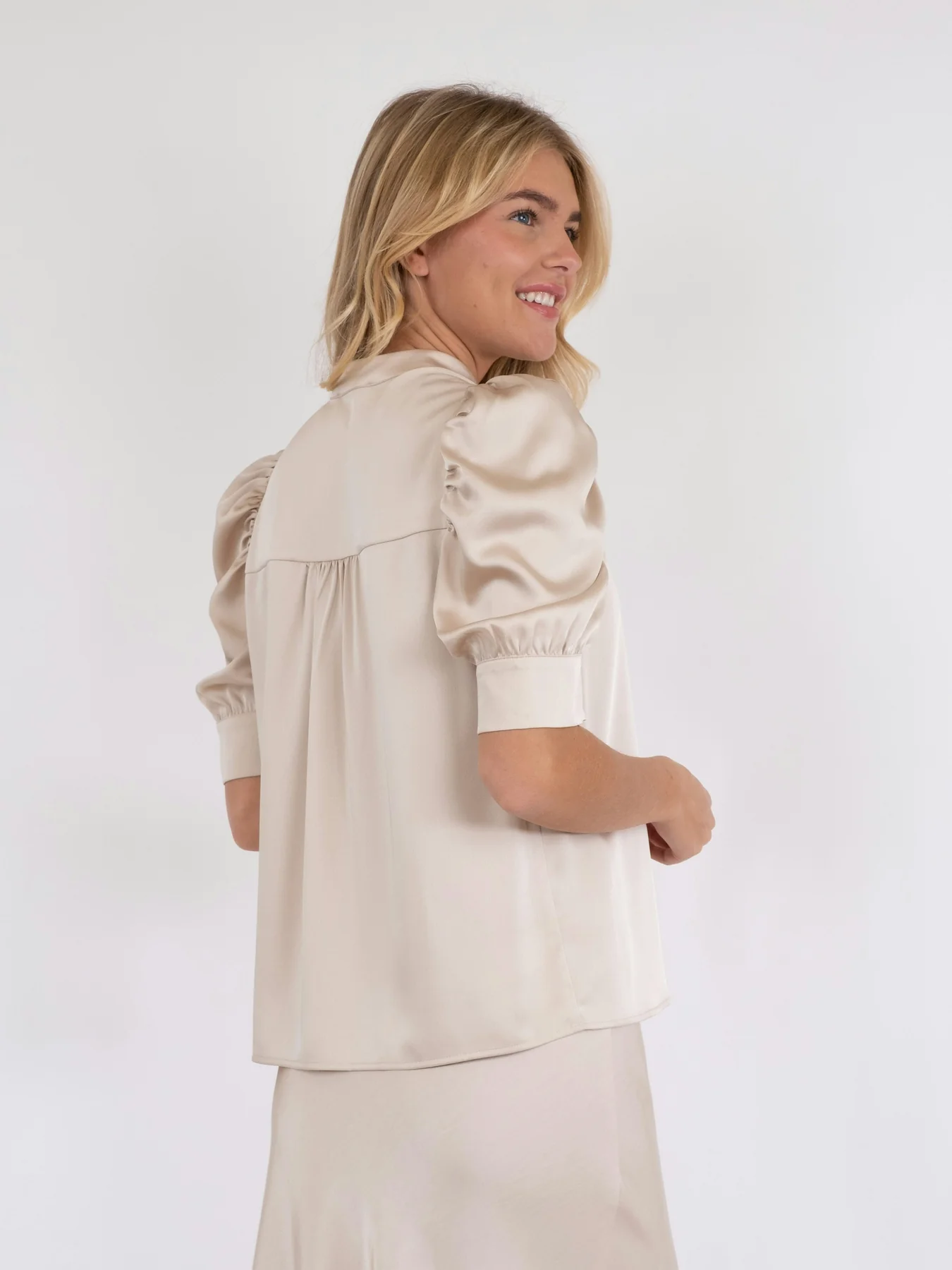 Neo Noir Roella Heavy Sateen Blouse champagne