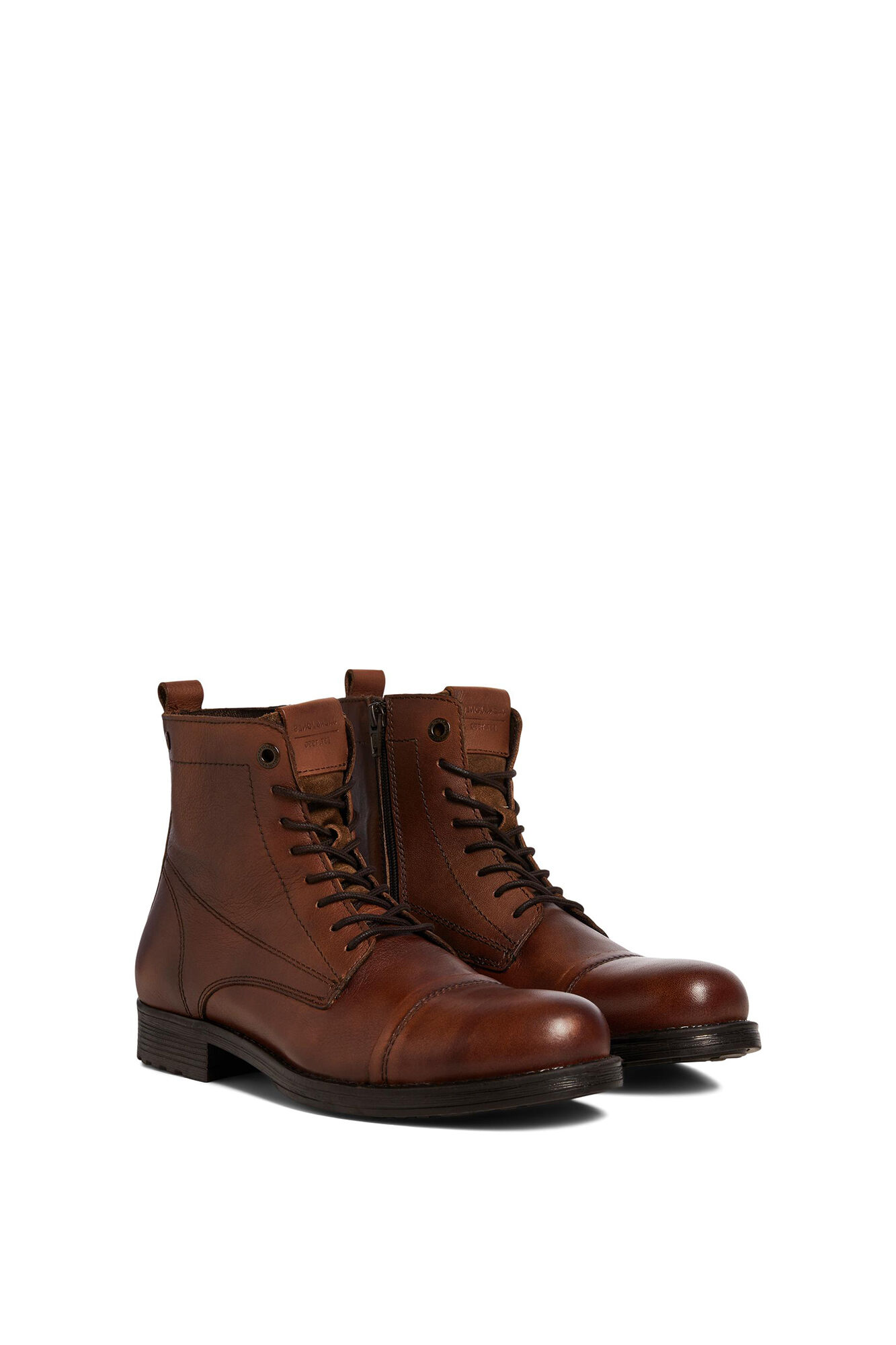 Bota de couro com cadarços