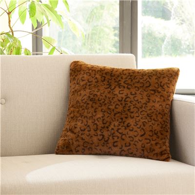 Housse coussin imitation fourrure léopard