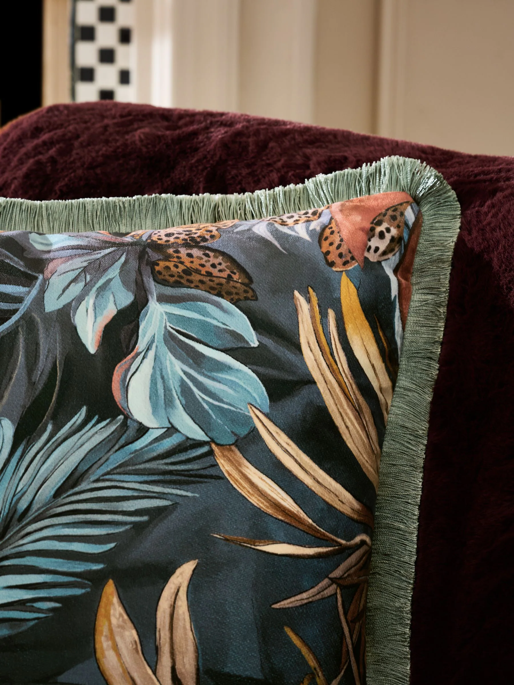 50 X 50cm Tropical Leaf Printed Velvet Cushion