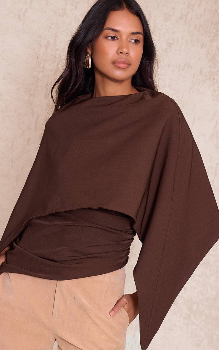 Dark Chocolate Top Long Froncé En Tissu Tissé Avec Détail Cape