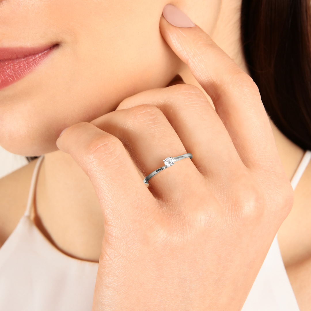 Solitärring 750/18 K Weissgold mit Diamant 0.12ct H/Si