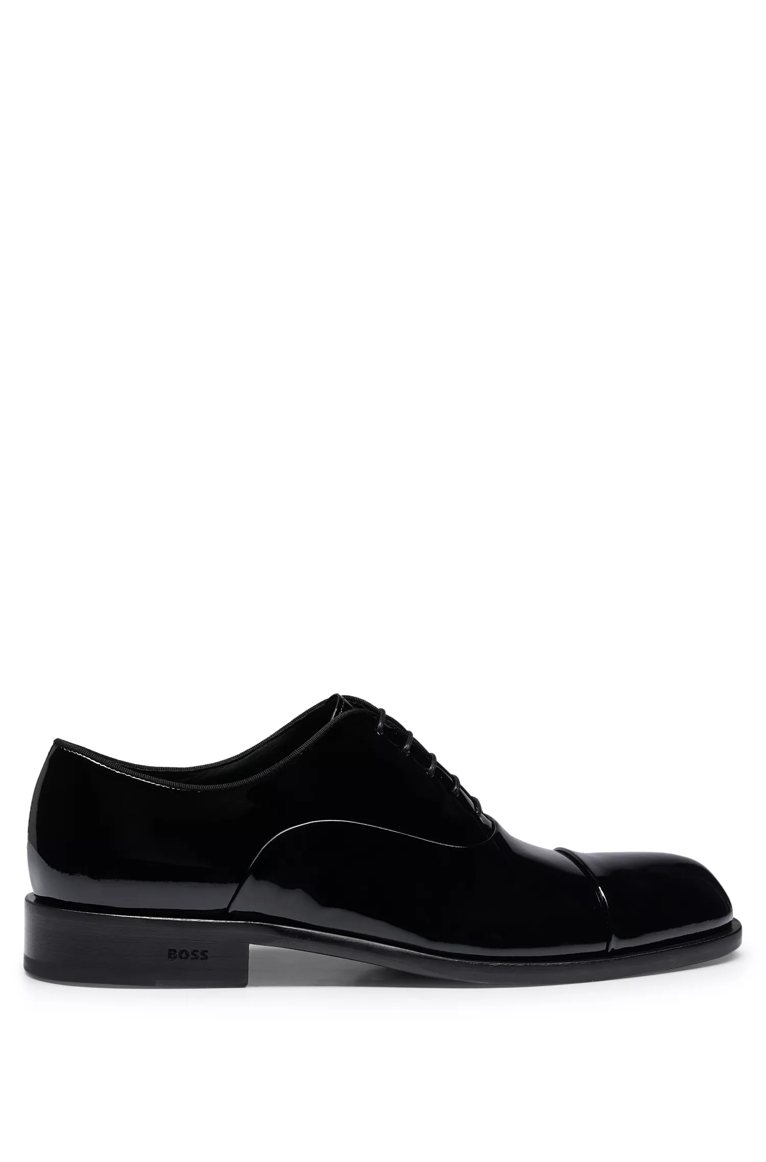 Sapatos Oxford BOSS pretos, fabricados na Itália, em couro envernizado.