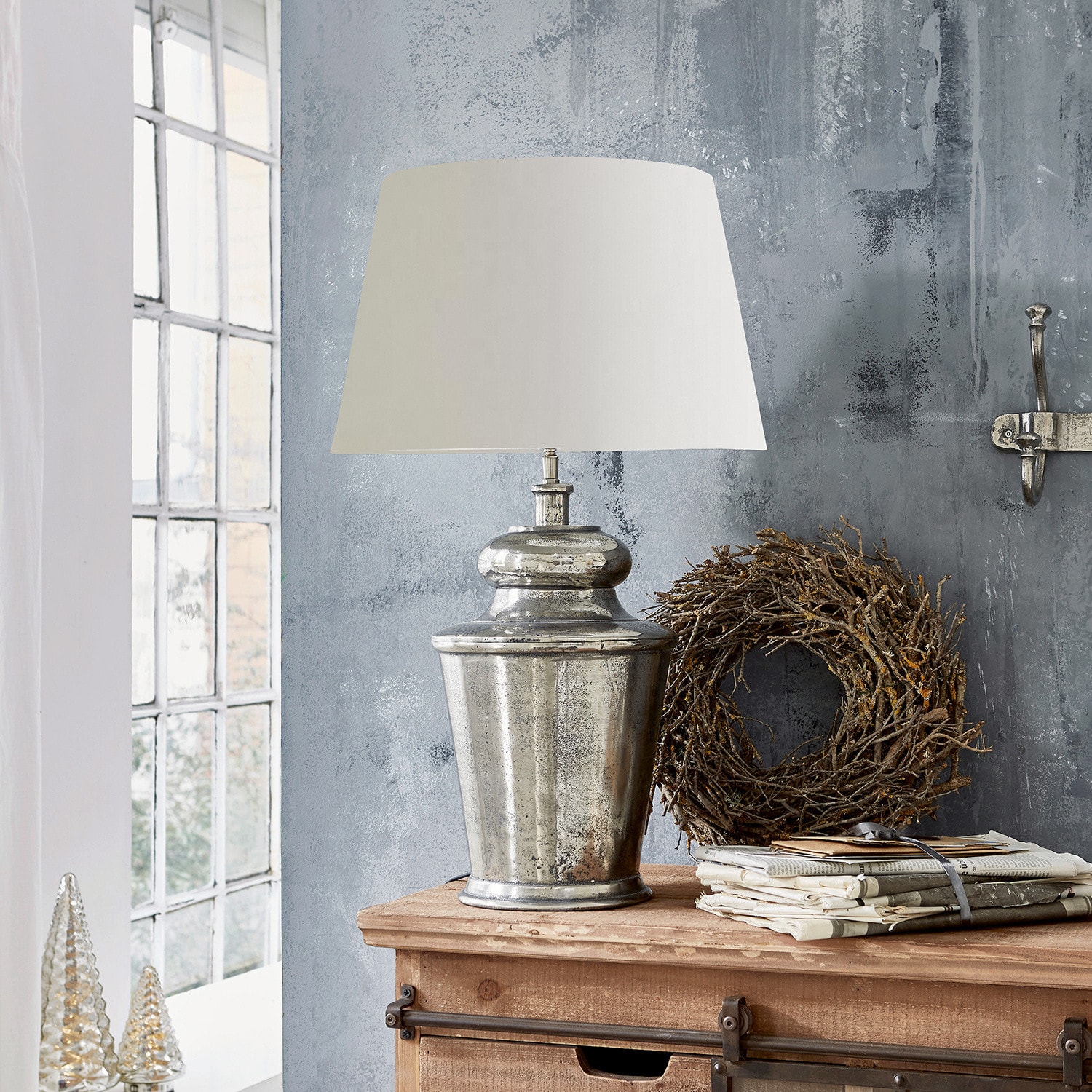 Tischlampe Sarcé weiß/antiksilber
