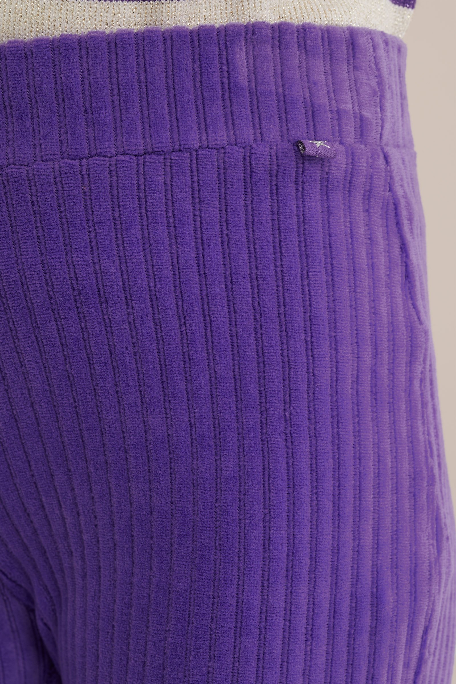 Meisjes velvet flared legging van ribstof WE Fashion Paars