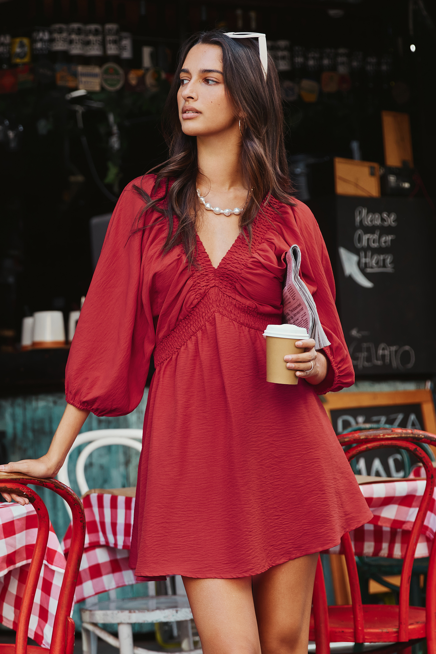 Robe mini à manches bouffantes et col V à smocks