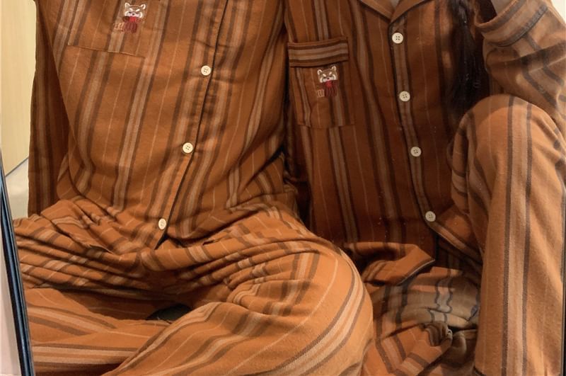 Tanee - Bijpassende pyjamaset voor koppels: top met lange mouwen, reverskraag, gestreepte cartoonborduursels en knoopjes + broek