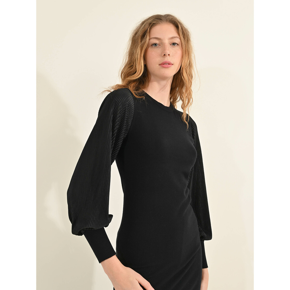MOLLY BRACKEN<br>Vestido curto, mangas compridas, decote redondo