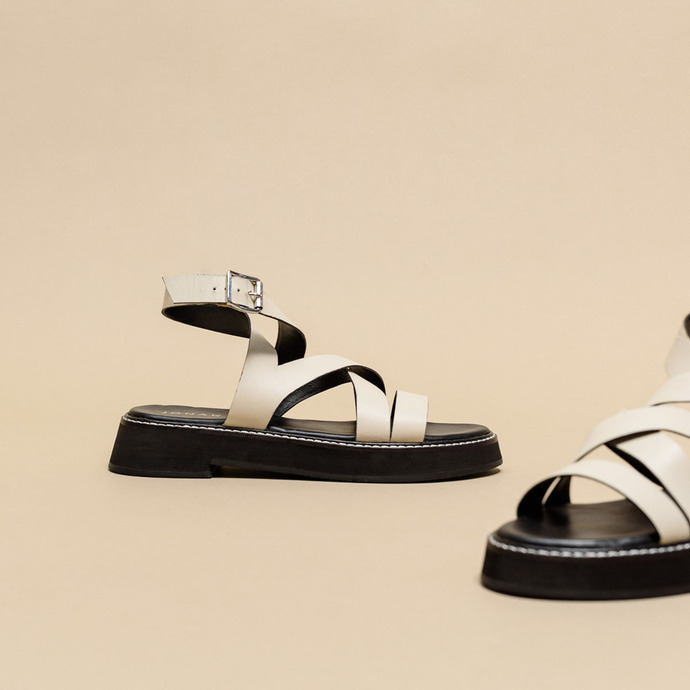 Sandales à brides croisées  en cuir écru