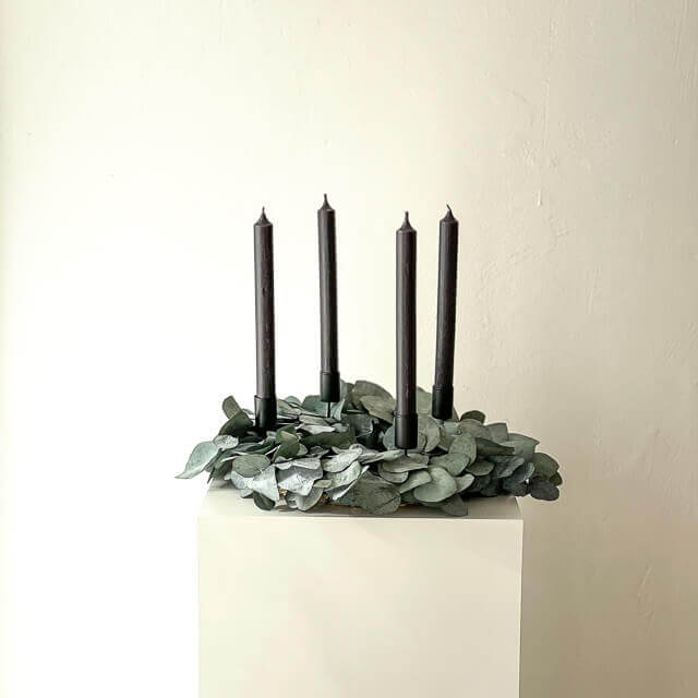 Adventskrans, gedroogde bloemen, eucalyptus, groen