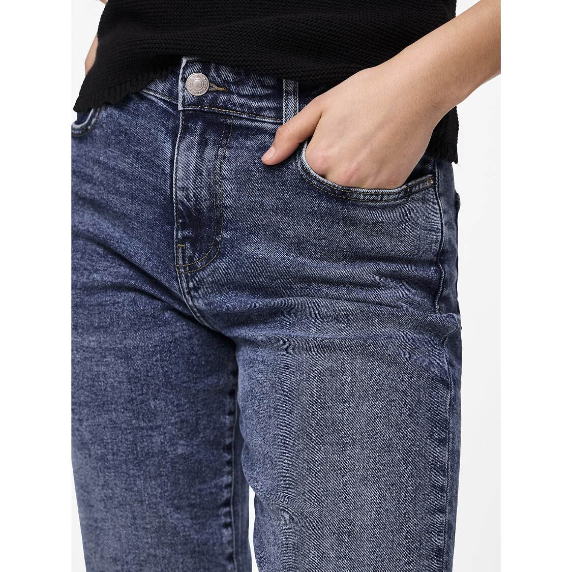 PEÇAS<br>Calça jeans reta, cintura padrão