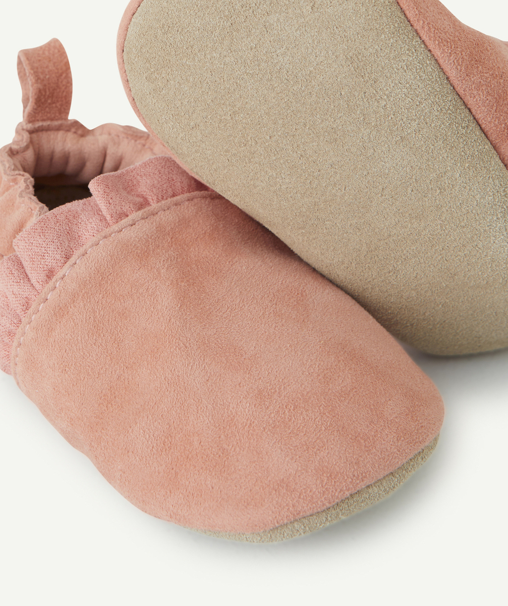 CHAUSSONS EN CUIR BÉBÉ FILLE ROSES AVEC DÉTAILS VOLANTÉS