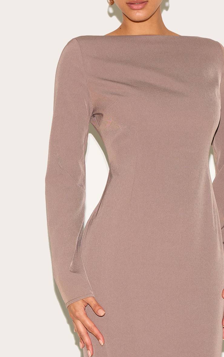 Champignon Robe Longue Cintrée À Col Bateau
