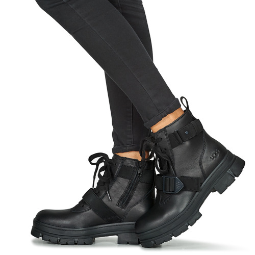 UGG - ASHTON LACE UP Negro