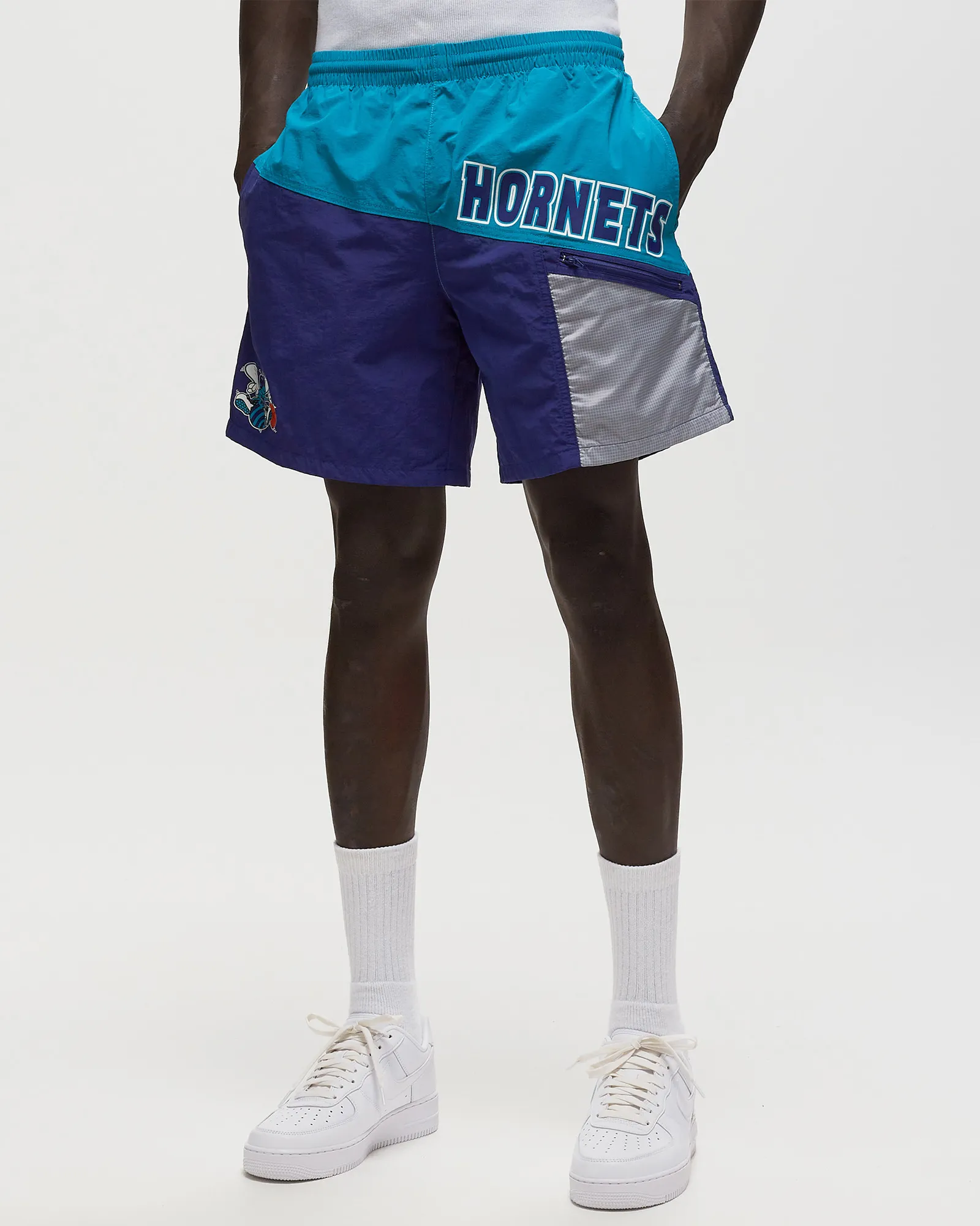 Short utilitário de nylon Mitchell & Ness NBA Charlotte Hornets
