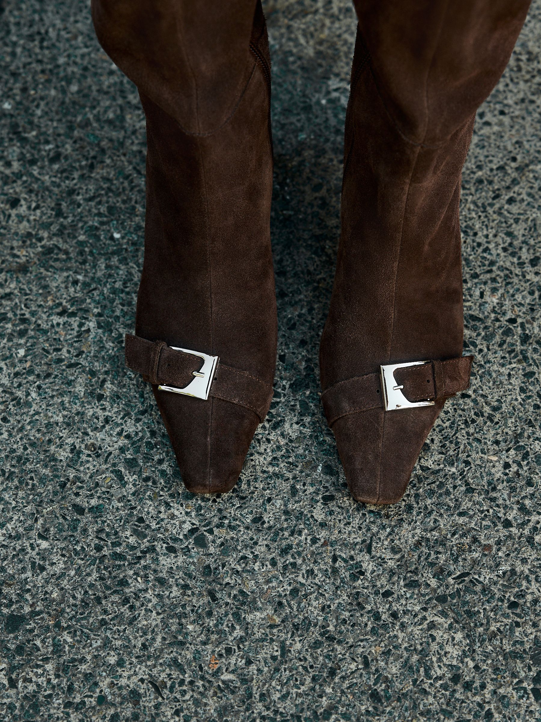 Chocoladebruin suède - Forever Comfort® Buckle Toe Detail Knee High Boots