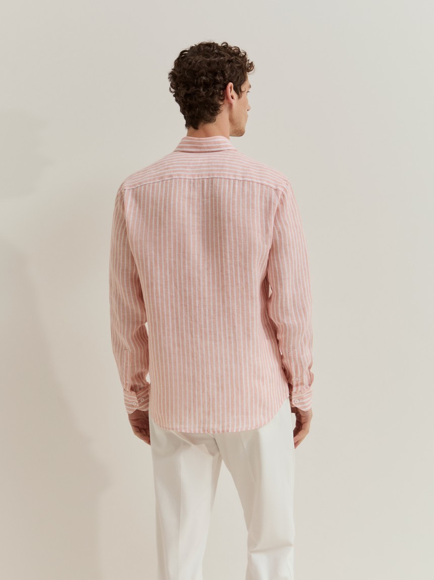 Camisa slim fit em linho às riscas
