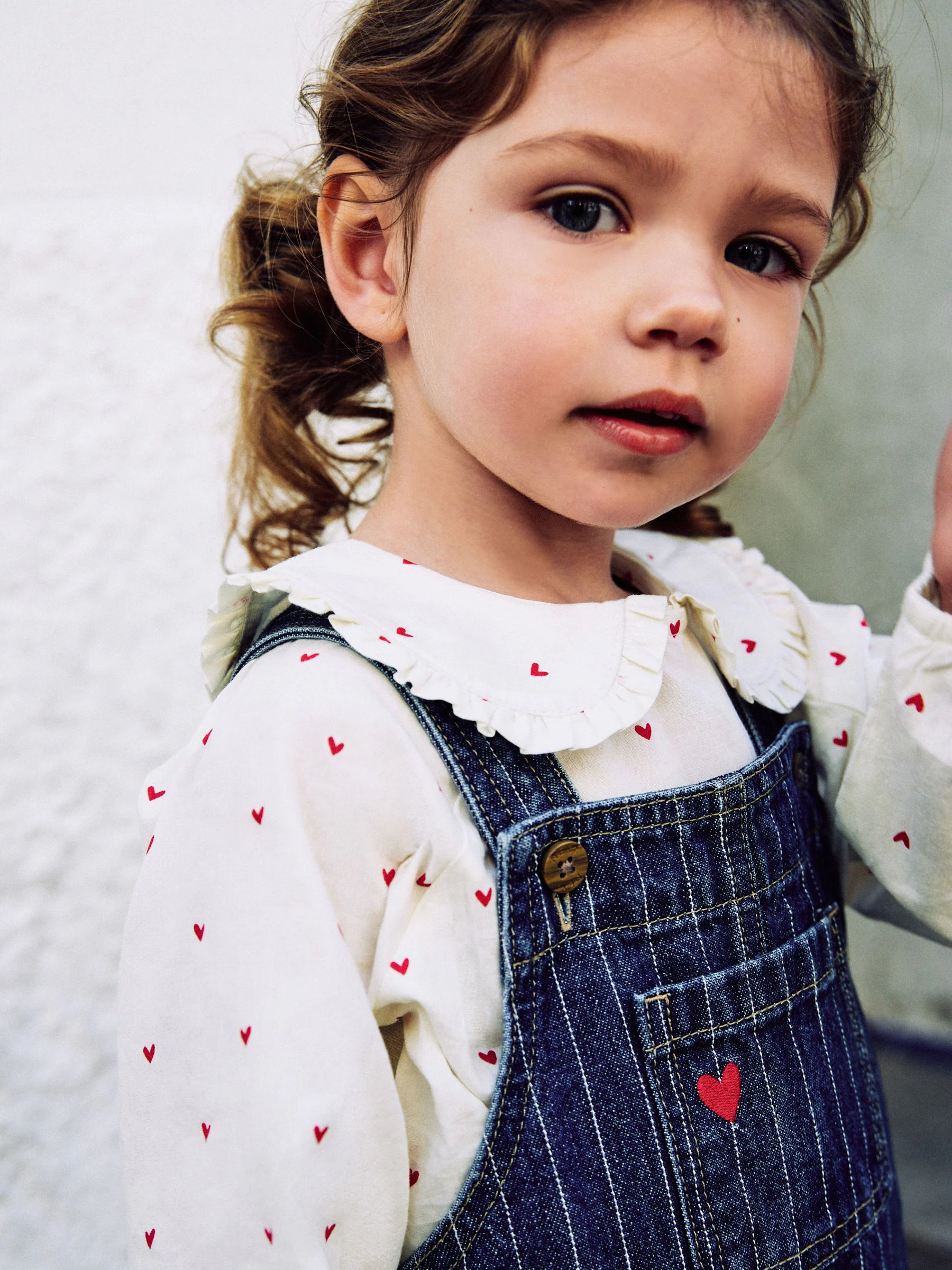 Donkerblauw denim - Set van bretelbroeken en blouse met hartjesprint (3mnd-7jr)