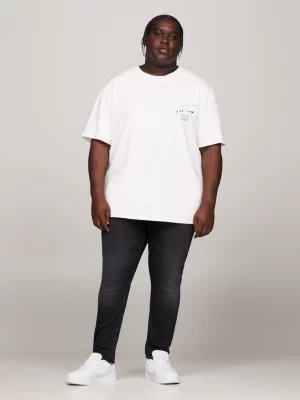 Camiseta com logo metálico nas costas