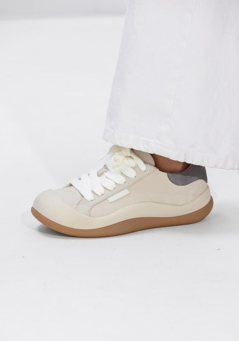 beige axel arigato lage sneakers squish sneaker