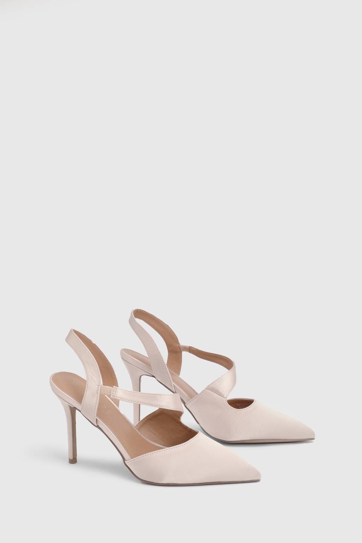 Wallis Escarpins À Talons Aiguilles Pointus Asymétriques En Satin Everly Coupe Large