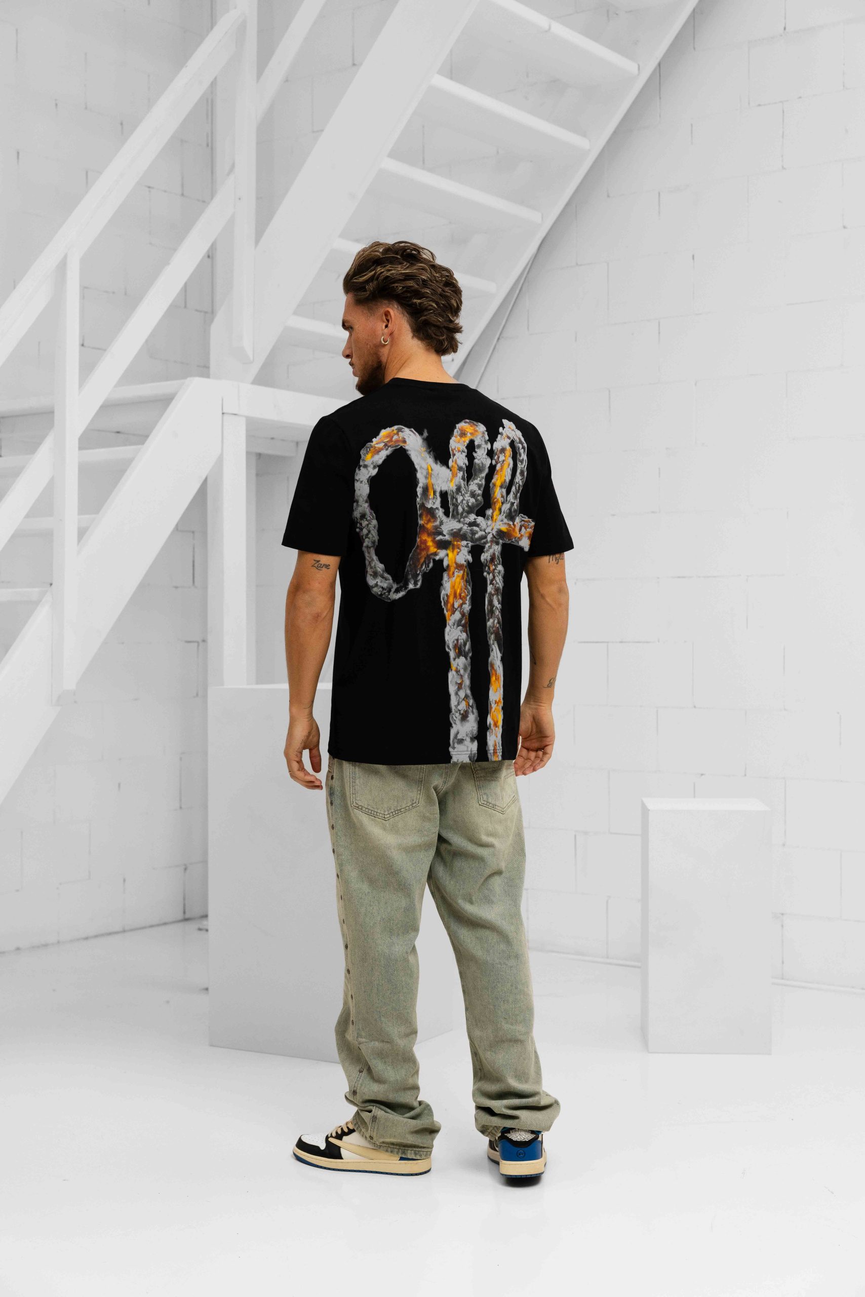 Off The Pitch Smoke Regular Fit T-Shirt Heren Zwart