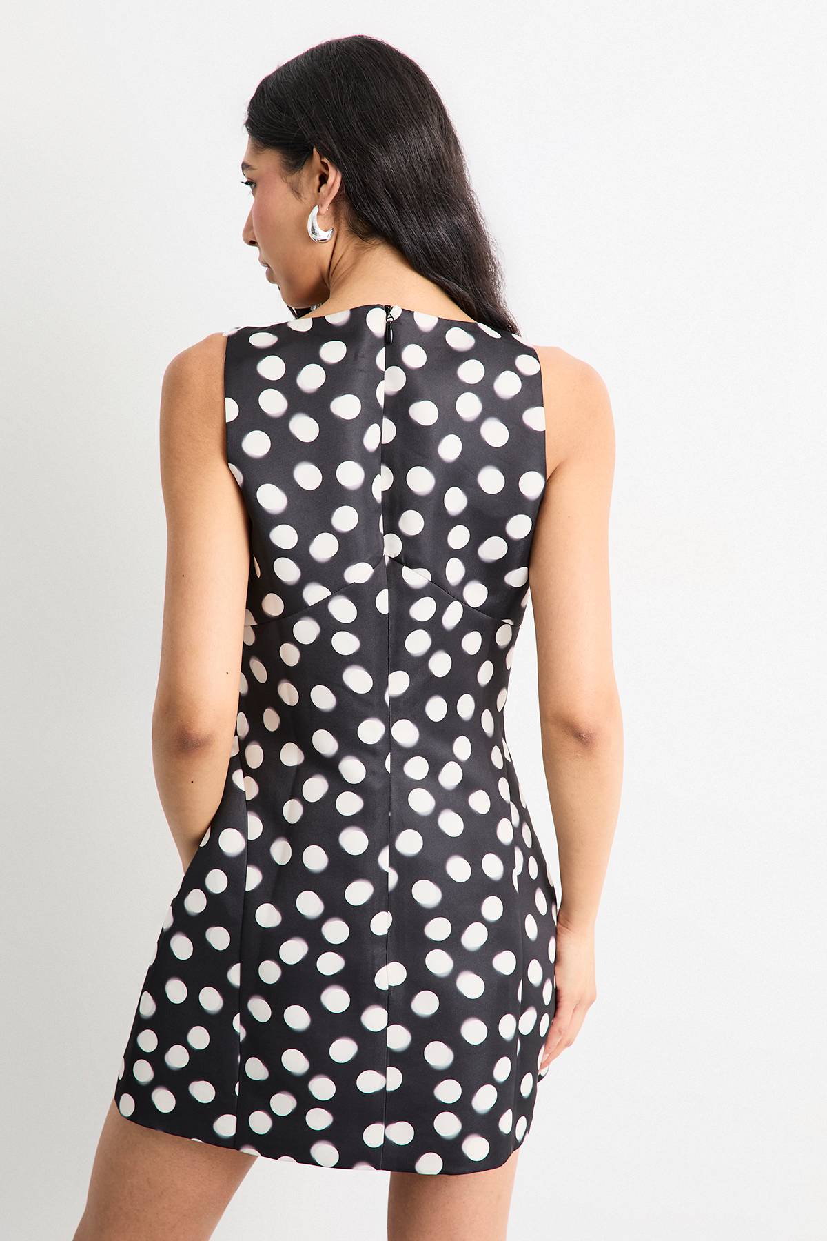 Warehouse Robe Courte En Satin Structurée À Pois