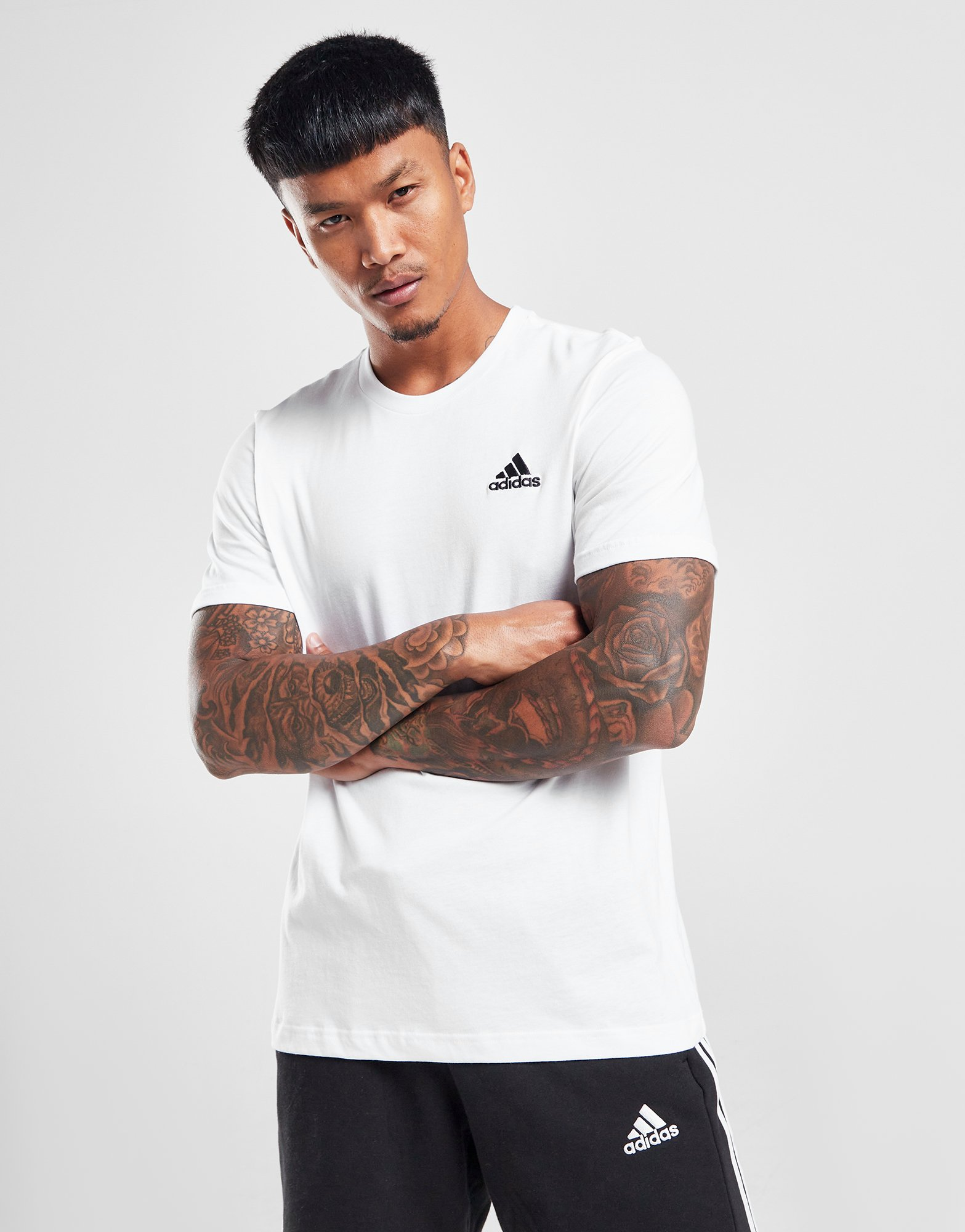 adidas T-shirt en jersey à petit logo brodé Essentials