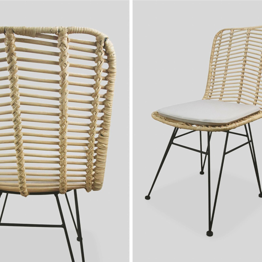 Deux chaises en rotin naturel et métal. Coussins beiges - cahya