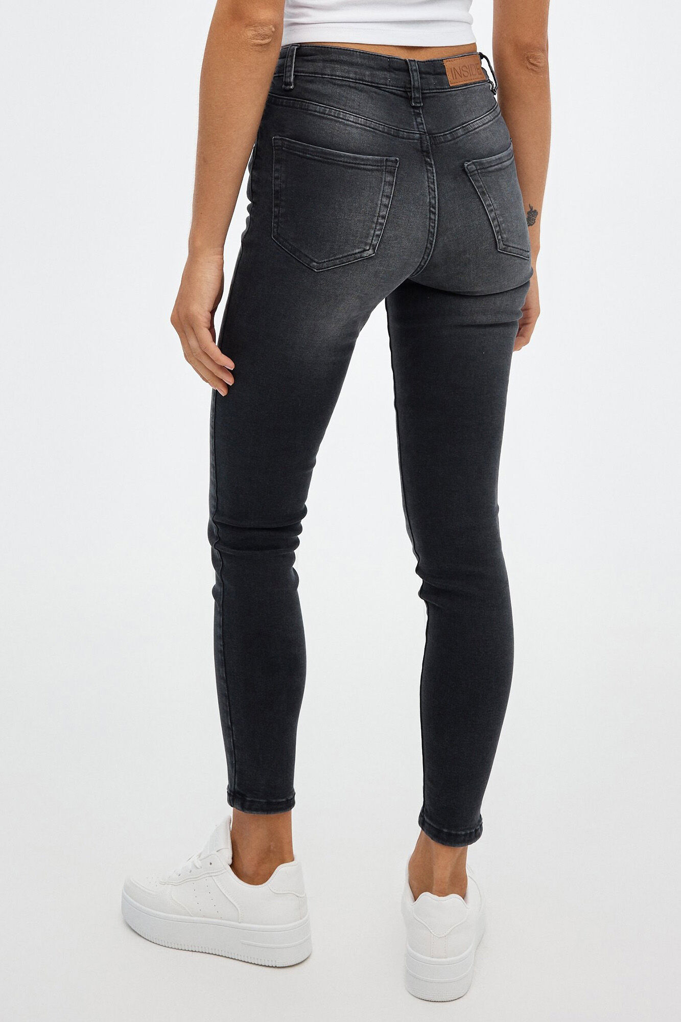 Calça jeans skinny básica de cintura média