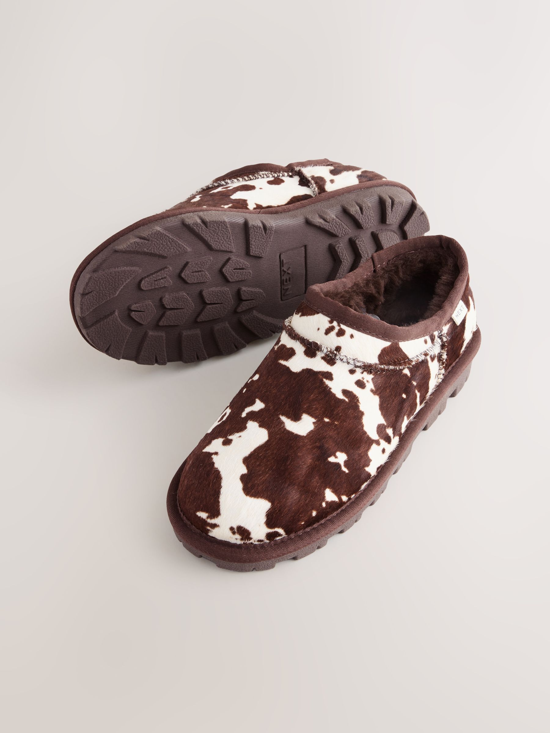 Chocolade Koe - Korte pantoffels van imitatiebont