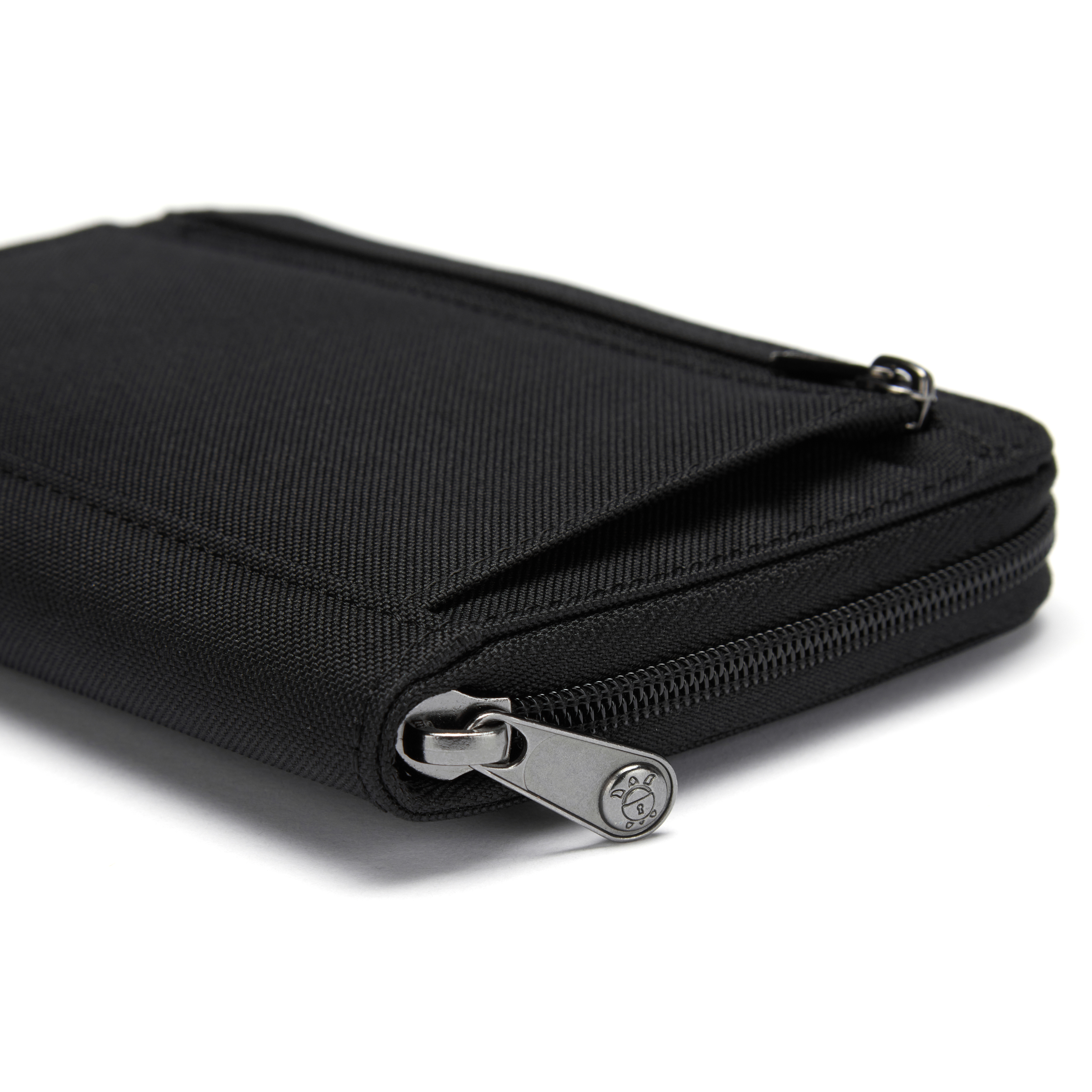 RFIDsafe compact travel organizer