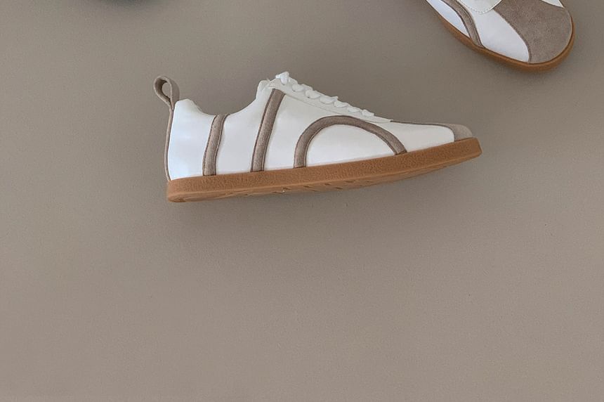 SeoulPop - Tweekleurige sneakers met rubberen zool