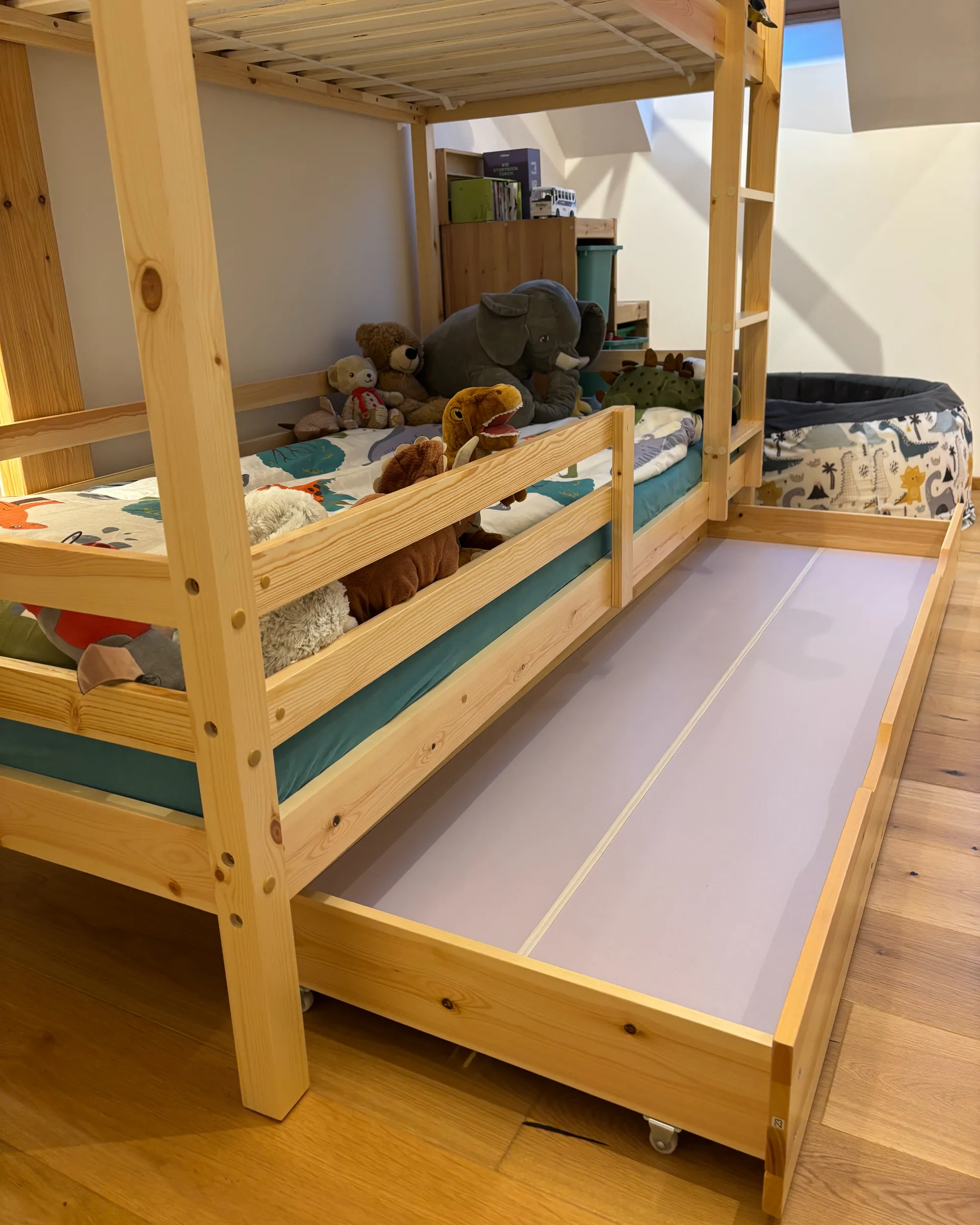Hoogslaper met laden Huis Dennenhout GIRGOLS 90 x 200 cm met opbergruimte Lichtbruin