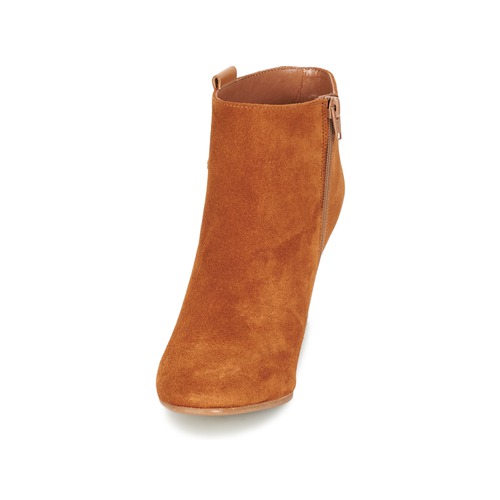 Betty London - GAMI - Camel