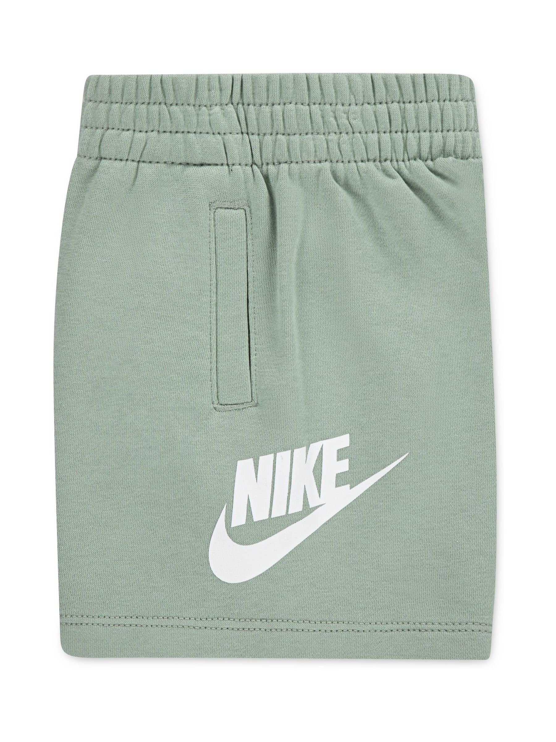 Groen - Nike Little Kids Club set van T-shirt en short