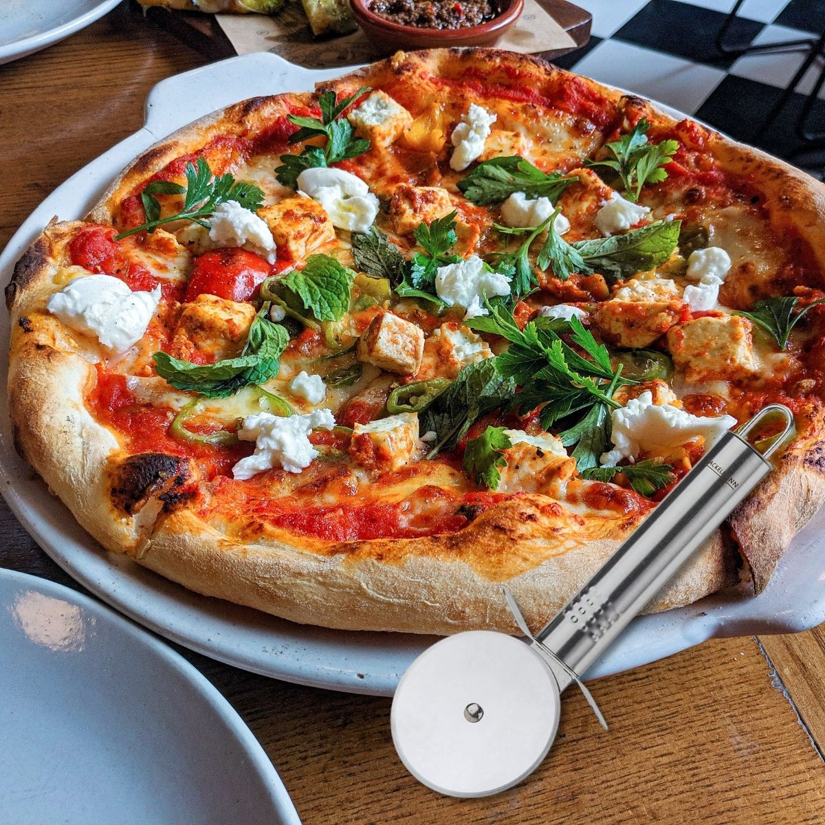 Roulette à pizza en inox 18,5 cm Ovale Limited Edition Fackelmann