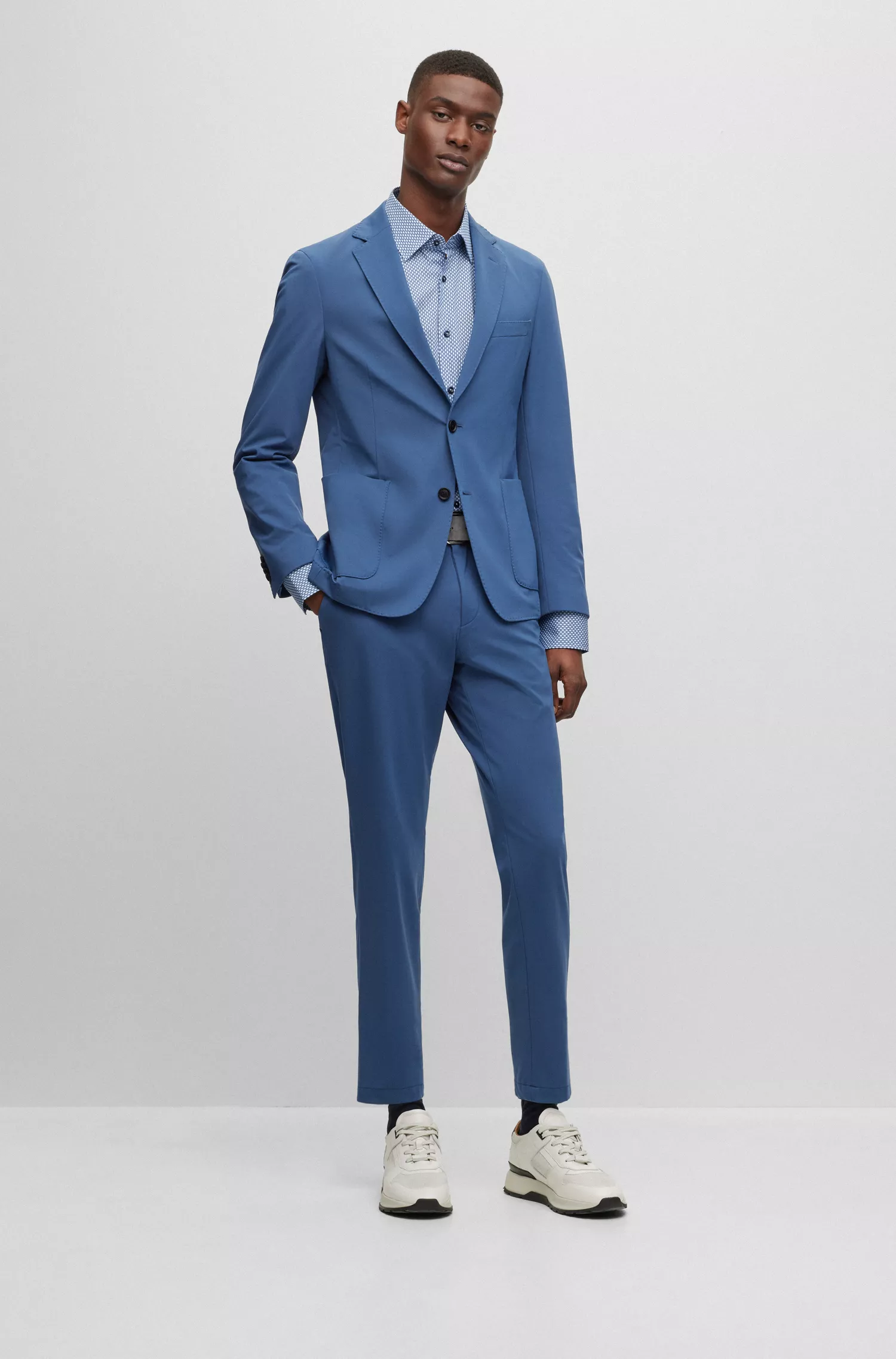 Calça BOSS preta de corte slim em malha elástica de alta performance.