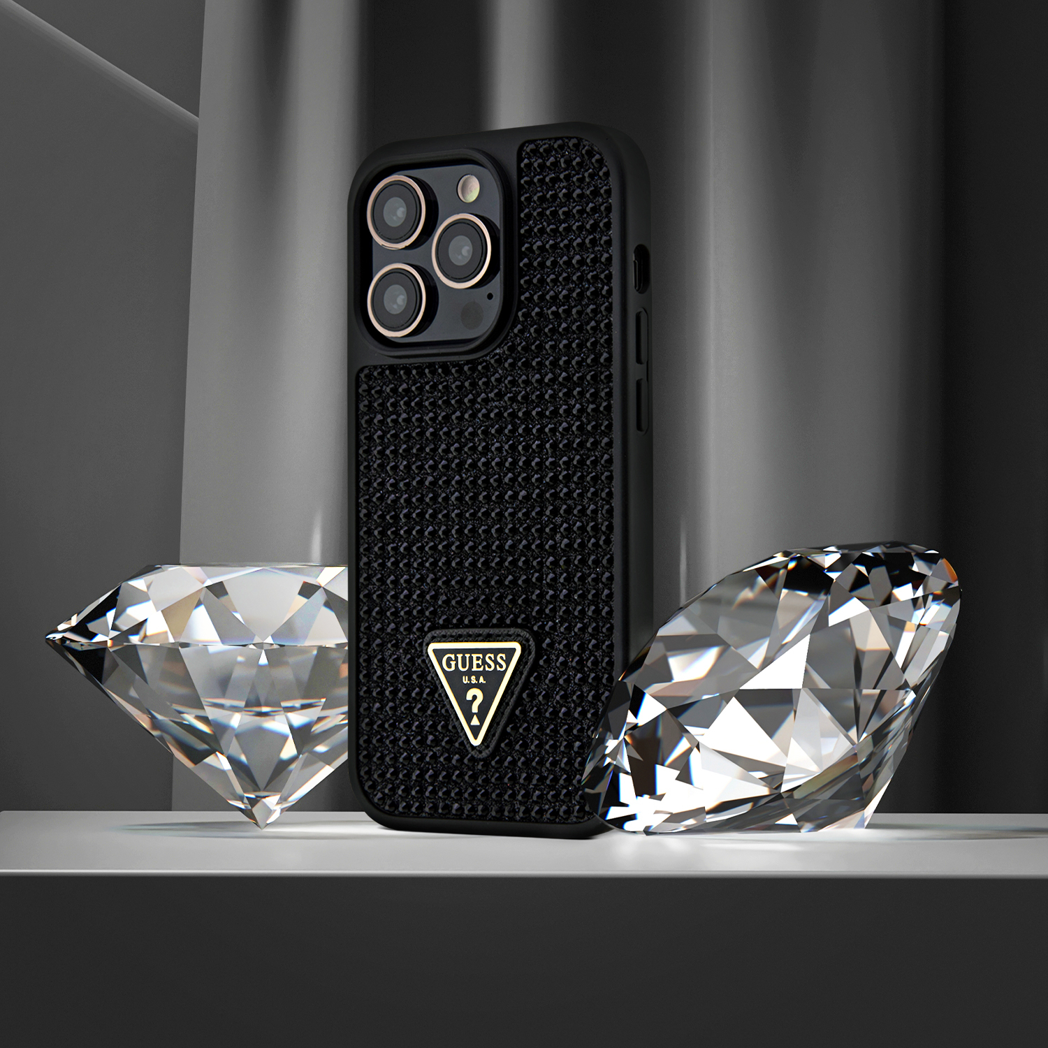 iPhone 14 Pro Hybrid Hardcase Hülle Rhinestone Triangle (GUHCP14LHDGTPK) - Schwarz