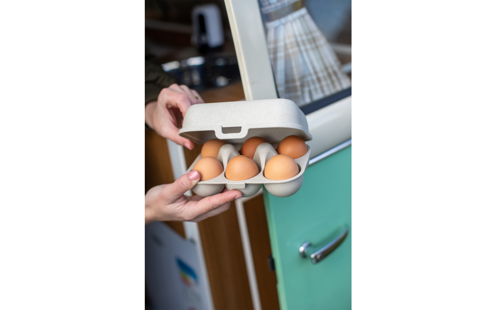 Koziol Eggs to go mini Eierbox für 6 Eier ash grey