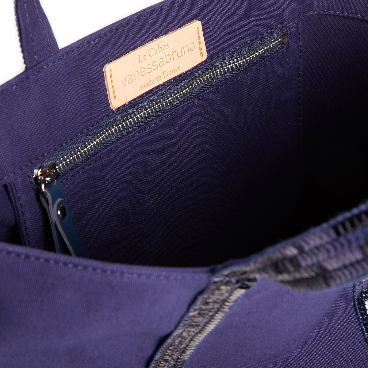 VANESSA BRUNO<br>Bolsa de tecido com lantejoulas