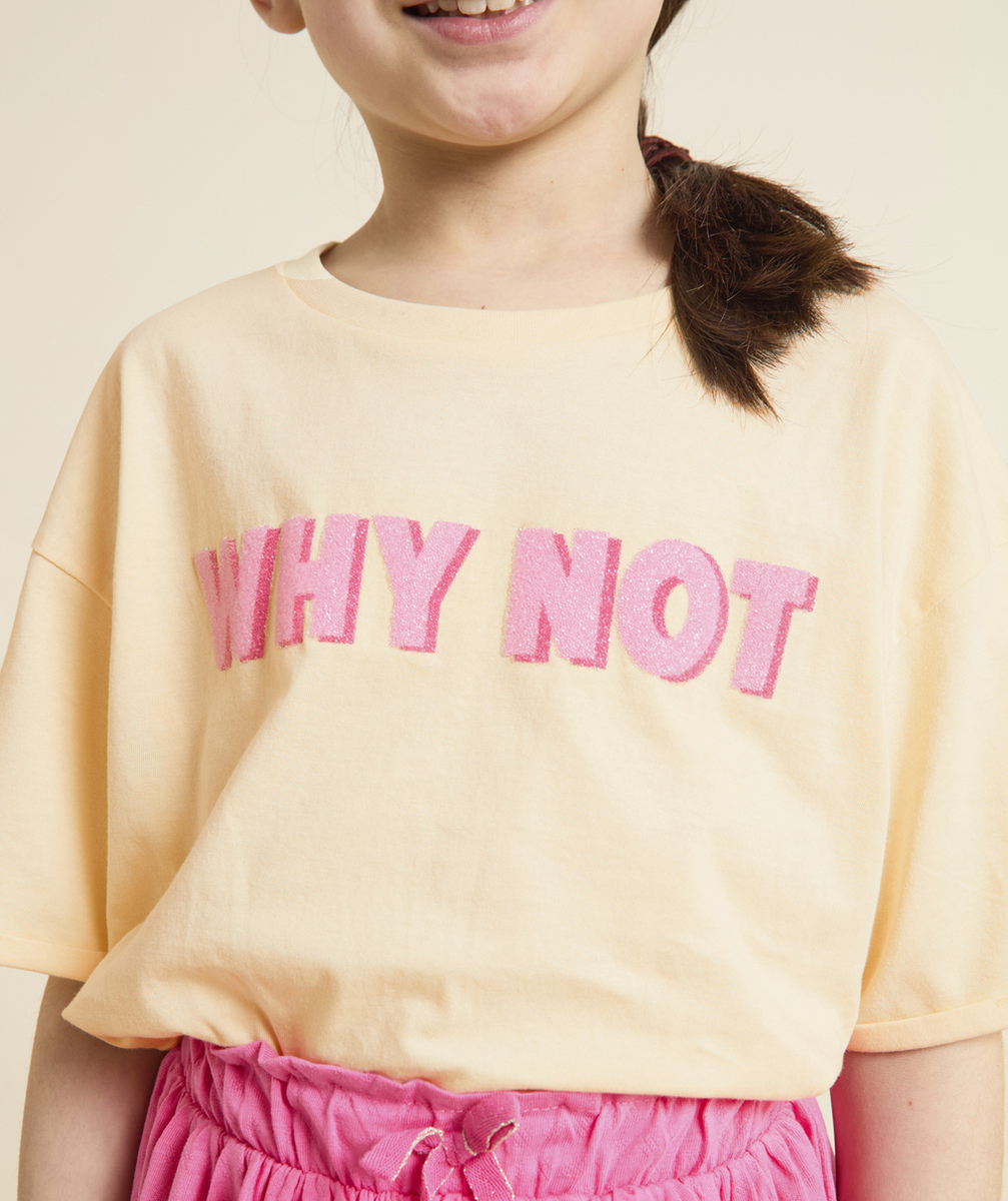 t-shirt manches courtes fille en coton bio jaune avec message en relief