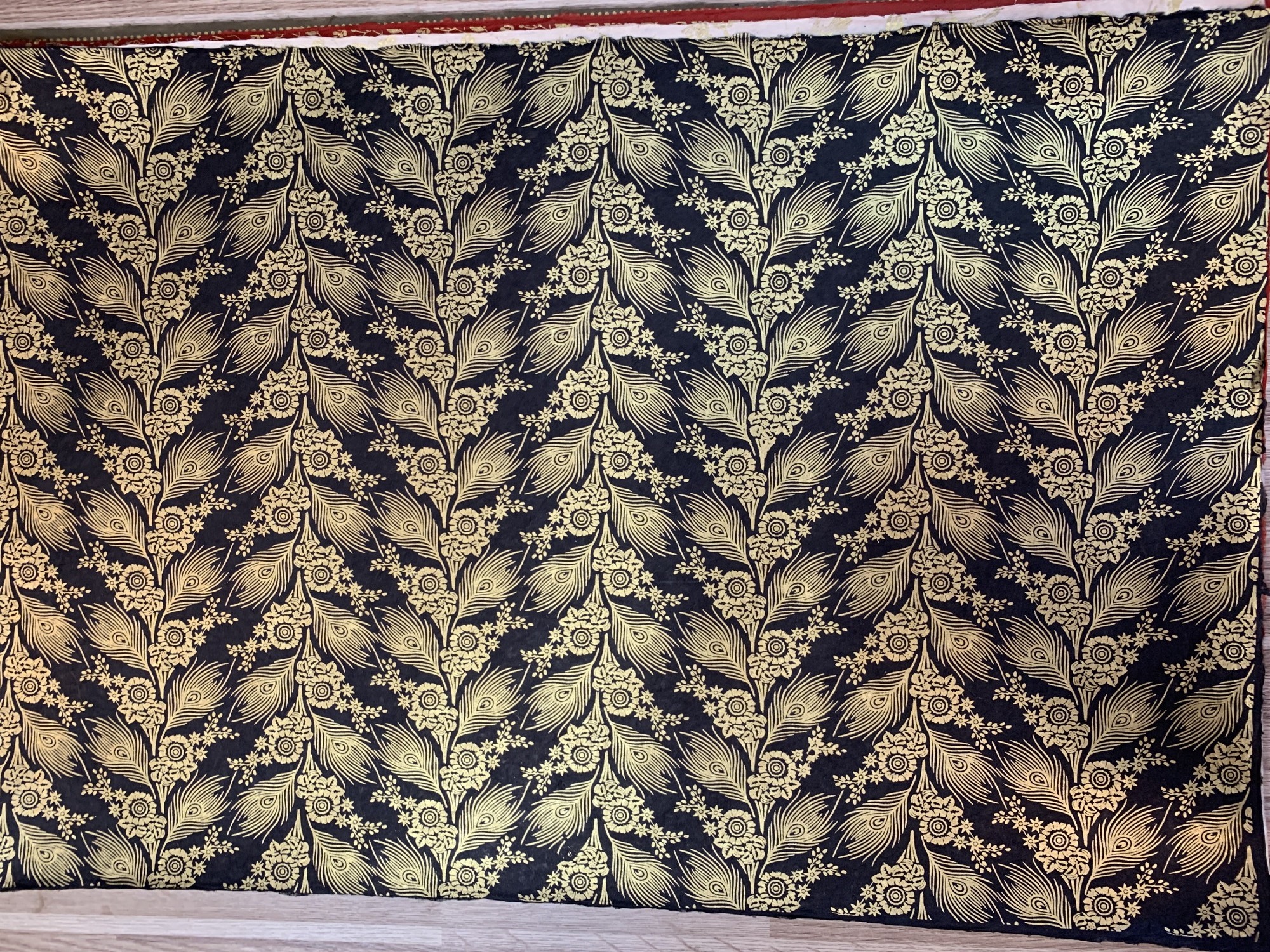 Geschenkpapier 'Pfau' schwarz-gold, B 76 cm, L 51 cm günstig bestellen